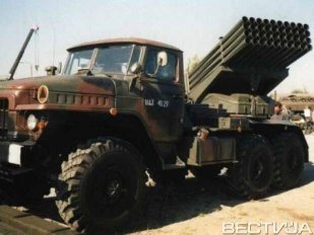 Введенная артиллерия России обстреливает украинских военных Введенная артиллерия России обстреливает украинских военных