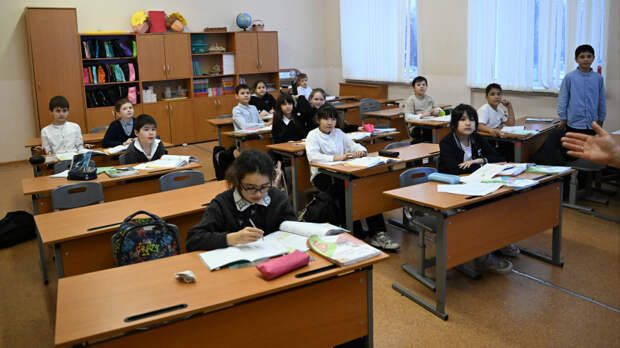 Российским школьникам могут сократить часы на изучение иностранных языков