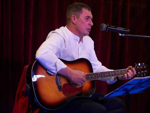 Новосибирский музыкант Стас Апрельский станет участником шоу «Конфетка»