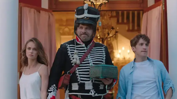 Гарик Харламов не меняет профессию: в эфир выходит комедийный сериал «Гусар»