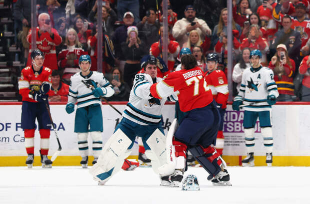 Вратарь клуба НХЛ рассказал о своих мыслях во время драки с россиянином Бобровским