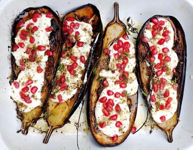 Баклажаны с соусом бажи. \ Фото: assets.epicurious.com.