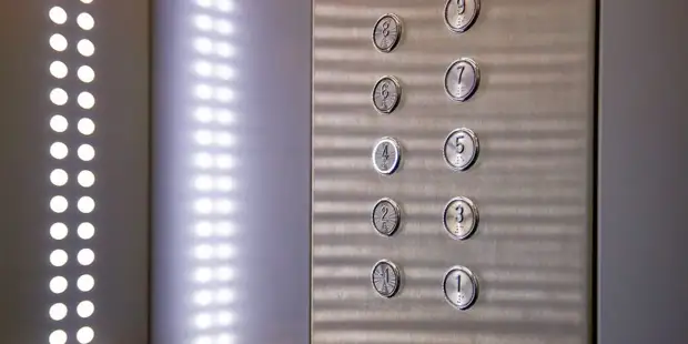 Лифты в доме на Петрозаводской планируют запустить в начале мая