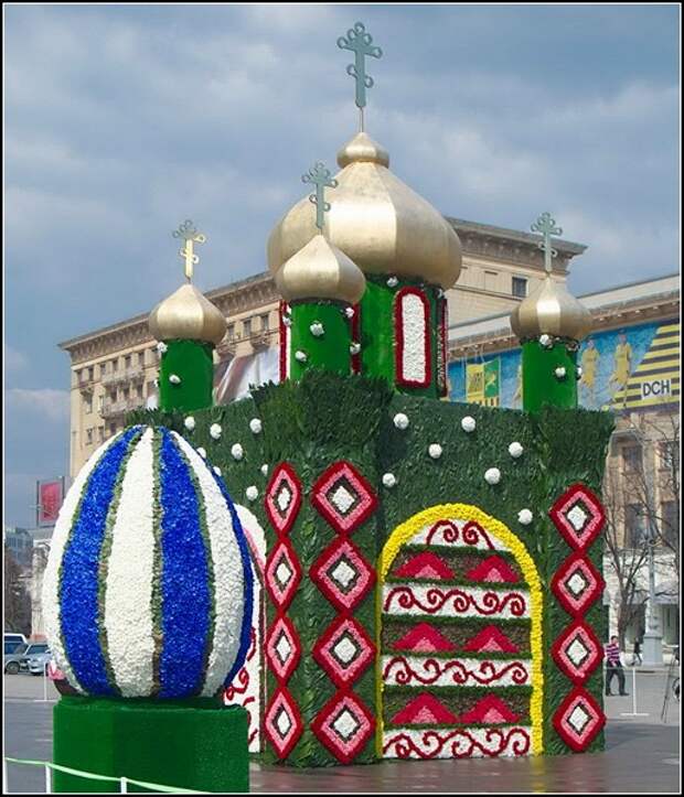 Цветочные скульптуры к Пасхе. Харьков