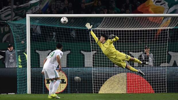 «Рома» отыгралась у «Панатинаикоса» и вышла в 1/8 финала ЛЕ, проведя почти весь матч в меньшинстве