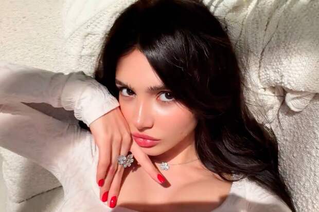 Валя Карнавал похвасталась украшениями за миллионы рублей