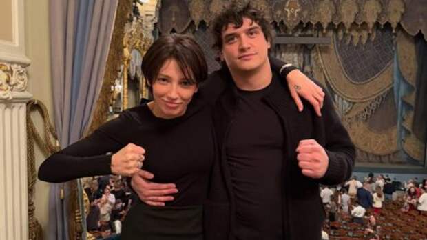 Муж Насти Ивлеевой заработал 520 тысяч рублей на строительном бизнесе