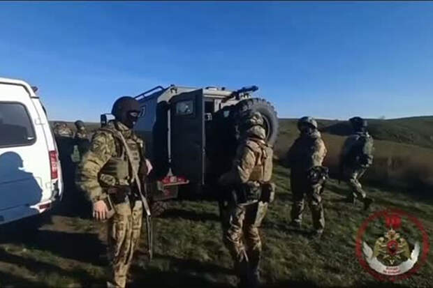 Поиски сбежавшего после стрельбы в полицейских россиянина попали на видео