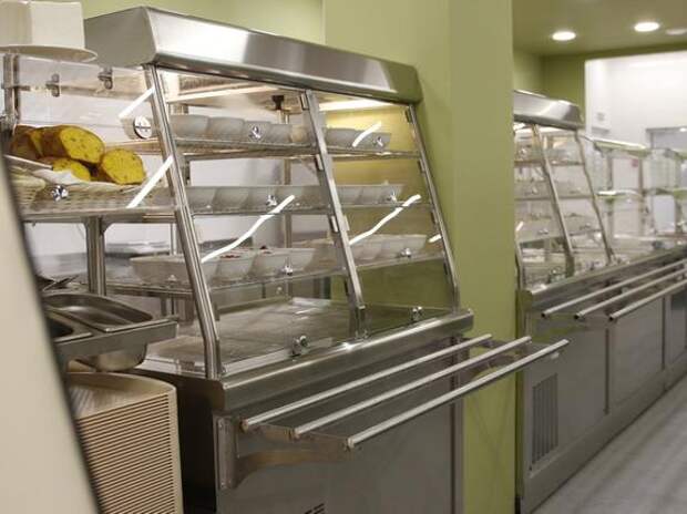 В ЗакСе поддержали инициативу о новом способе организации школьного питания