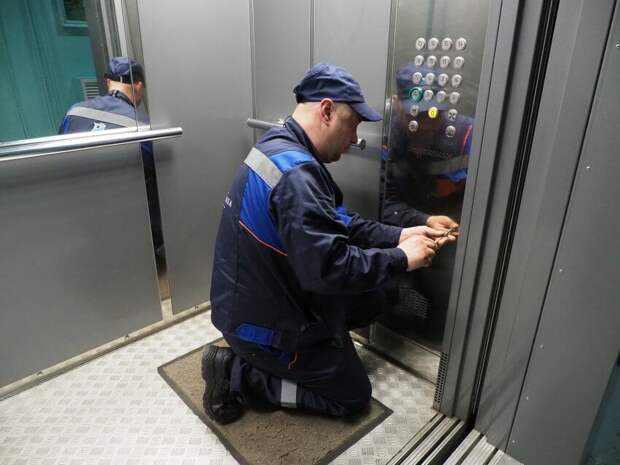 В жилом доме на Лобненской улице заменили все лифты