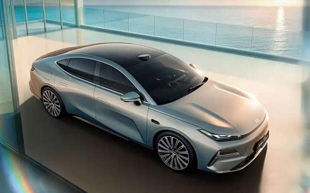 Geely анонсировала флагманский просторный седан дешевле 2 млн рублей