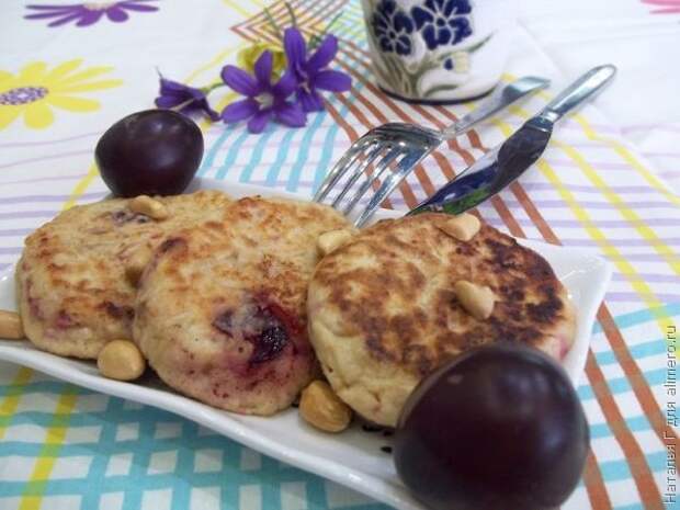 Сырники с орехами и сливами Сырники с орехами и сливами