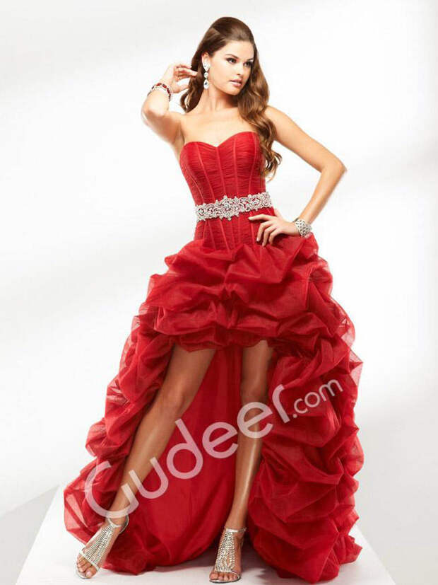 10 Spectacular Prom Dresses Online to Take Note of