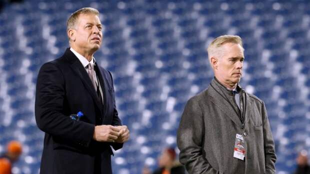 Troy Aikman and Joe Buck on the field before a game between the Bills and Broncos.