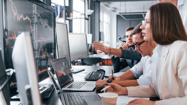 Евгений Коган: «Чтобы экономика развивалась, надо отпустить вожжи и не давить на бизнес»