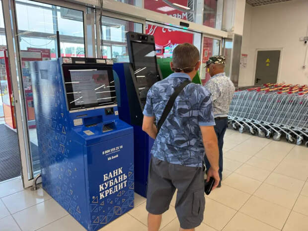 Часть денег лучше держать наличными: 3 причины не снимать все со счетов