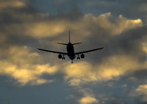 На борту находились более 160 человек: Бастрыкин поручил доложить об инциденте с самолётом над Сочи