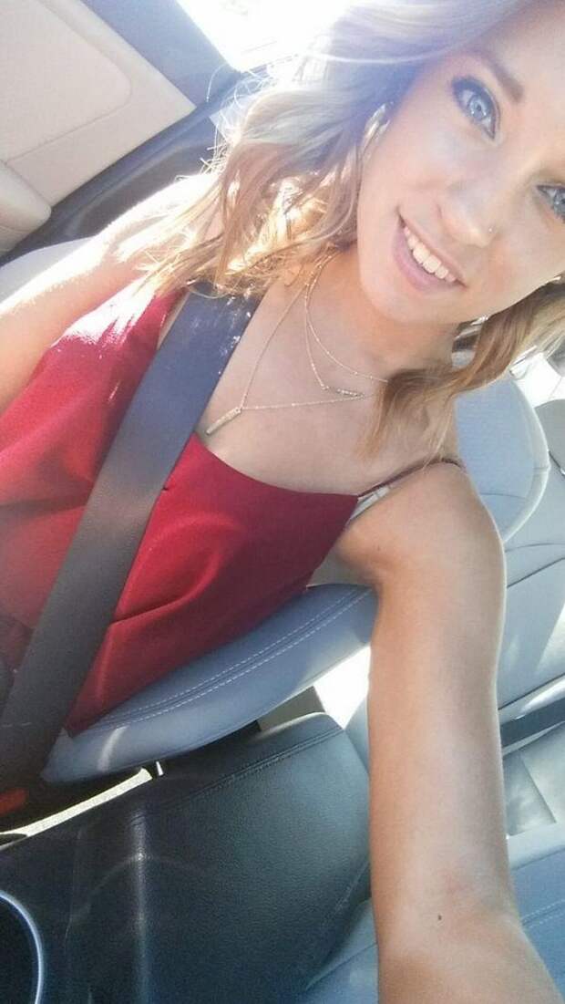 Ride along with the hottest car selfies (32 Photos) Ride along with the hottest car selfies (32 Photos)