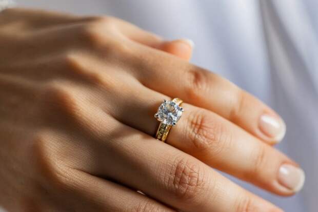 Объявилась хозяйка найденных на свалке бриллиантов на миллионы рублей