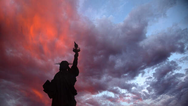 Политолог заявил о продолжении американской политики давления на Венесуэлу