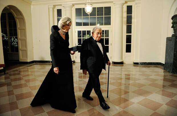 001_Henry-Kissinger-with-his-wife