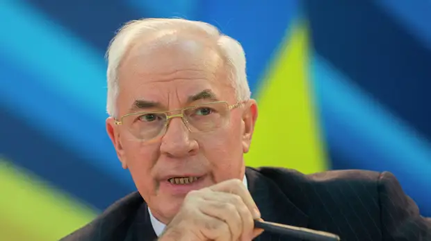 Экс-премьер Украины оценил уход депутатов Рады на каникулы во время военного положения