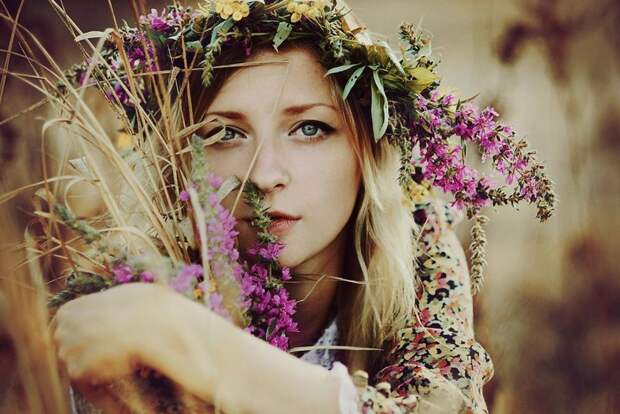 girlsinfloralwreaths11 20 восхитительных девушек с цветочными венками