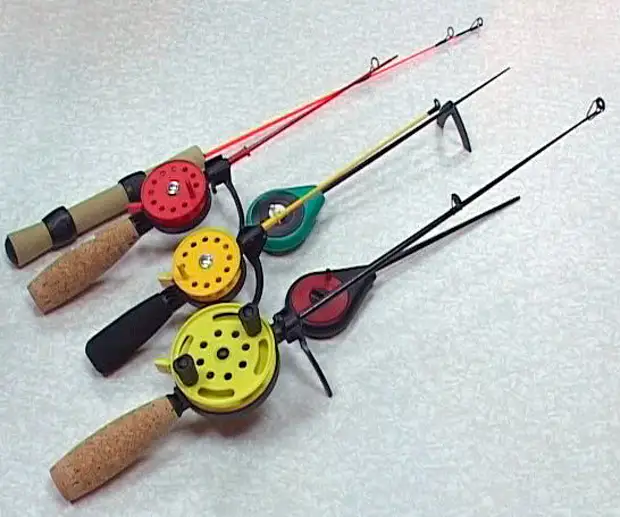 зимняя удочка. снасти для зимней рыбалки. снасти для рыбалки зимой. снасти для рыбалки зимой. снасти для зимней рыбалки.