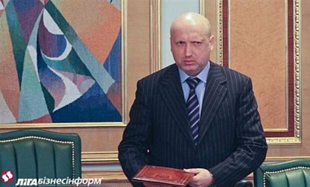 Турчинов подписал закон о санкциях против России Турчинов подписал закон о санкциях против России