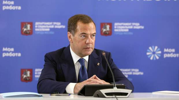 Медведев заявил, что Россия устала от конфронтации с Западом 