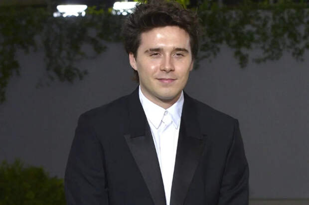 Сын Бекхэмов призвал родителей общаться c ним только через его адвокатов