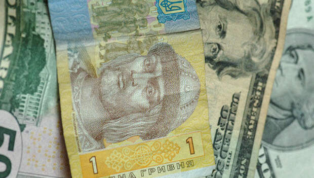 Гривны и доллары. Архивное фото