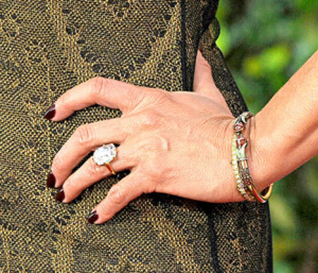 jennifer-aniston-nails-inline