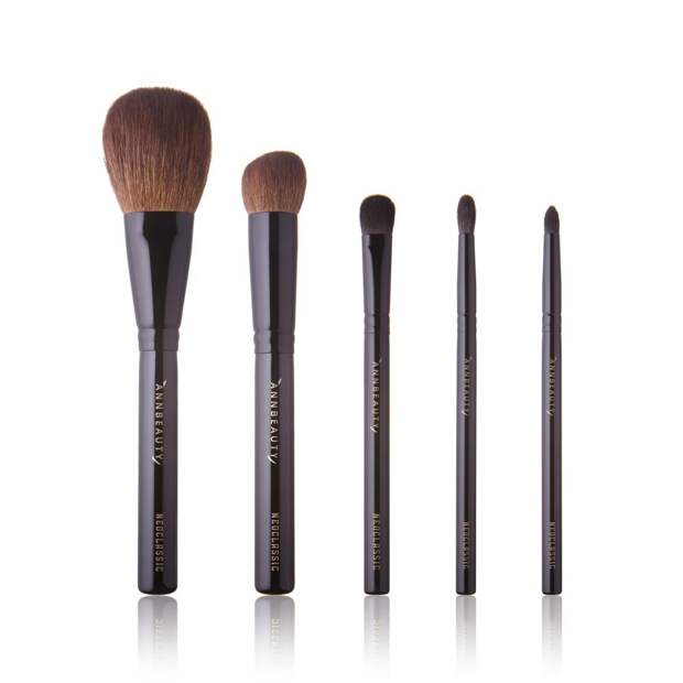 Многофункциональные кисти коллекции Neoclassic mini, Annbeauty, 27 500 руб. (Annbeauty)