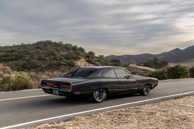Комик Кевин Харт после автокатастрофы пересаживается на 1000-сильный Dodge Charger