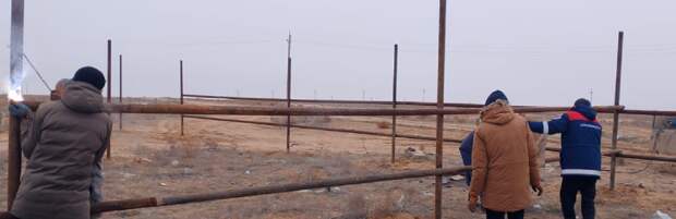 В Каракиянском районе строят загон для бесхозного скота во избежание ДТП