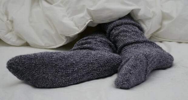 after-reading-this-you-will-always-put-on-socks-when-going-to-bed-here-s-what-happens