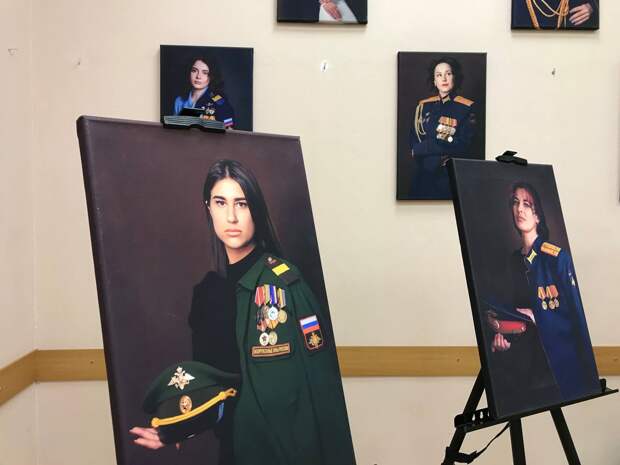 Фотовыставка о женщинах, ждущих героев из зоны СВО, открылась в Нижнем Новгороде