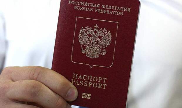 Для получения загранпаспорта больше не понадобятся данные трудовой книжки