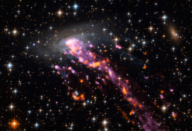 Рис. 7. Инфракрасный снимок галактики-медузы