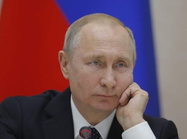 Путин призвал заменить «Википедию»