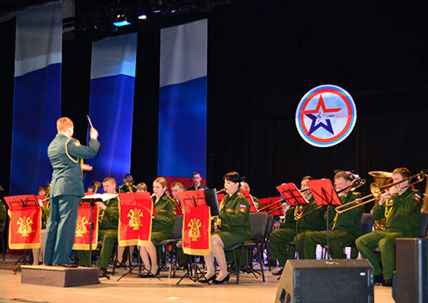 Оркестр ДВОКУ выступил  перед жителями Благовещенска с концертной программой периода военный лет