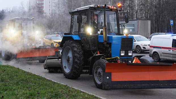 Мальчика затянуло под щетку уборочного трактора в Зеленограде