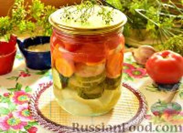 Фото к рецепту: Маринованный салат из помидоров, огурцов, моркови (на зиму) Фото к рецепту: Маринованный салат из помидоров, огурцов, моркови (на зиму)