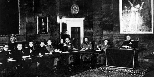 Муссолини и члены Большого фашистского совета