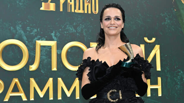 Слава высмеяла Катю Лель за фото с НЛО и «контакты с высшими силами»