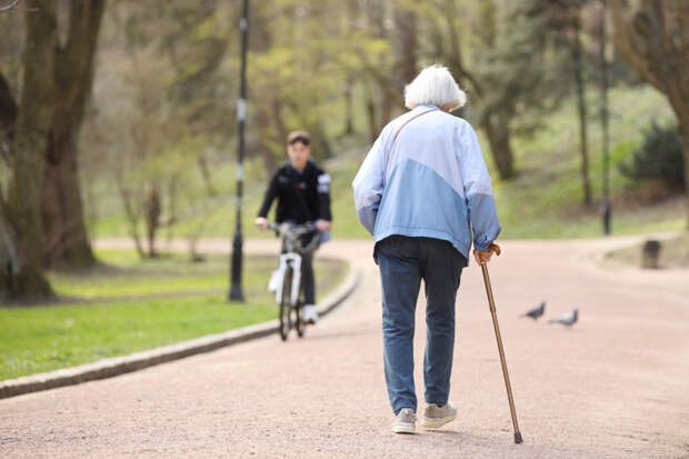 Ученые назвали ключевой возраст который грозит резким ускорением старения