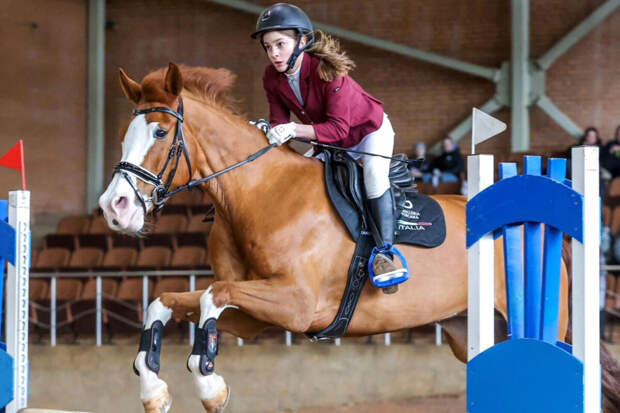 13-летней дочери тренера Семака одобрили нейтральный статус в конном спорте