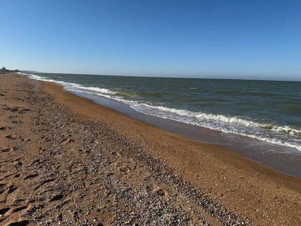 Вместо Турции и Сочи: туристы открыли для себя российское море, где вода теплее, а цены в два раза ниже