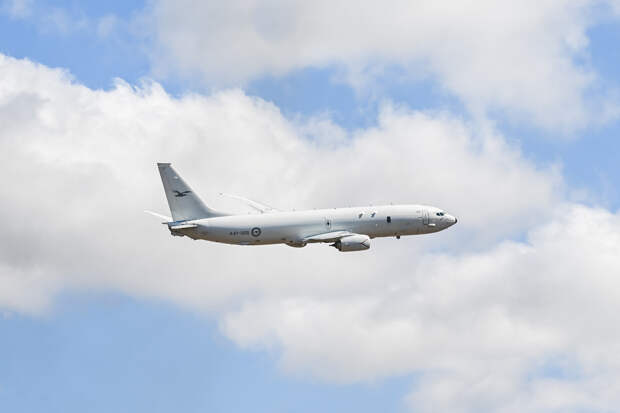 Противолодочный Boeing P-8A Poseidon США пролетел над Черным морем